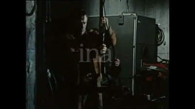 L'Etrange Monsieur Duvallier - 1979 - Episode 01 - Casse-Cash.